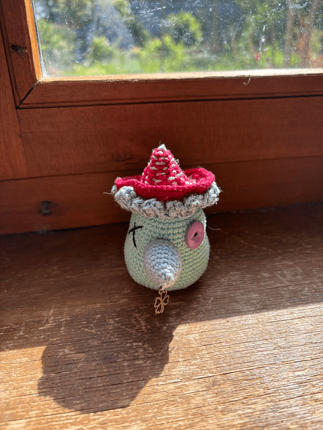 Le corbeau et les chapeaux