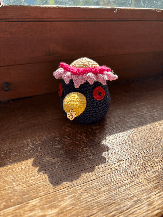 Le corbeau et les chapeaux